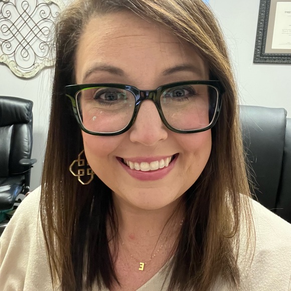 Meet your Posher, Emily - Picture 1 of 1